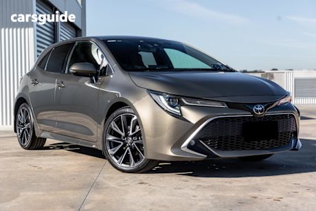 Gold 2018 Toyota Corolla Hatchback ZR