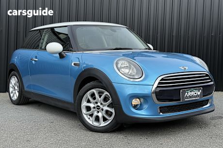 Blue 2018 Mini Cooper Hatchback Cooper