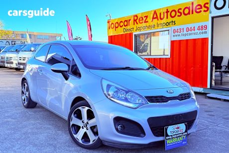 Silver 2013 Kia RIO Hatchback SLS