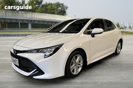 White 2022 Toyota Corolla Hatchback Ascent Sport + Navi Hybrid