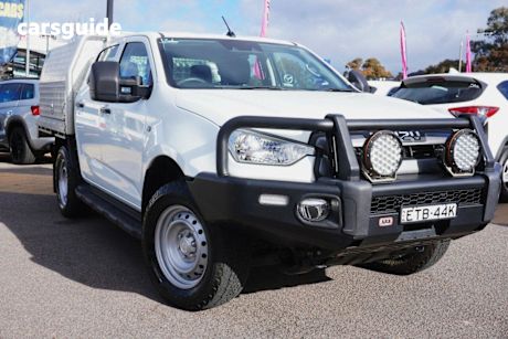 White 2022 Isuzu D-MAX Crew Cab Chassis SX (4X4)