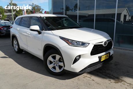 White 2021 Toyota Kluger Wagon