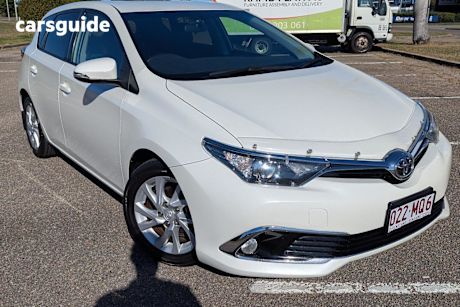 White 2017 Toyota Corolla Hatchback Ascent Sport