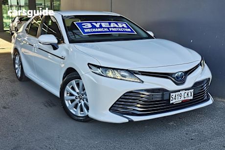 White 2018 Toyota Camry Sedan Ascent (hybrid)