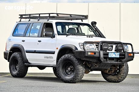 White 2002 Nissan Patrol Wagon ST (4X4)