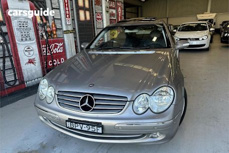 Silver 2004 Mercedes-Benz CLK-Class Coupe CLK320 Avantgarde