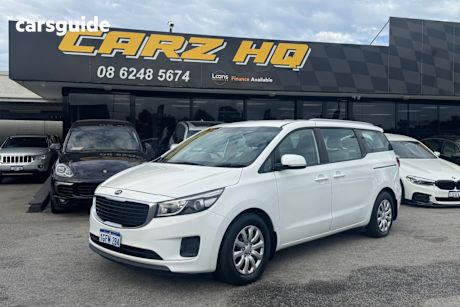 White 2017 Kia Carnival Wagon S