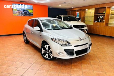 Silver 2012 Renault Megane Hatch