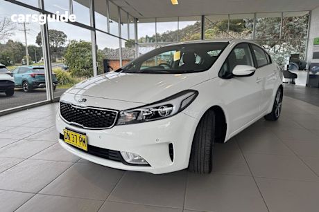White 2017 Kia Cerato Sedan Sport