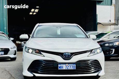 White 2018 Toyota Camry Sedan Ascent (hybrid)