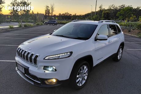 Silver 2014 Jeep Cherokee Wagon Longitude (4X4)