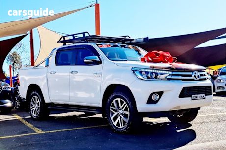 White 2017 Toyota Hilux Dual Cab Utility SR5 (4X4)