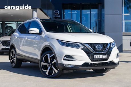 White 2018 Nissan Qashqai Wagon N-TEC
