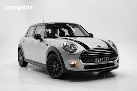 White 2015 Mini Cooper Hatchback 5D Hatch
