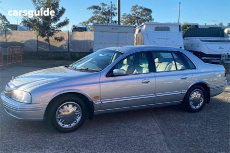 White 1999 Ford LTD Sedan
