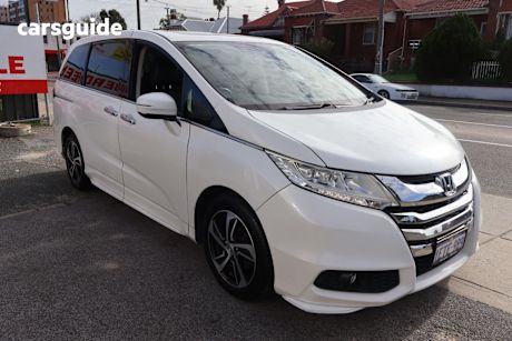 White 2015 Honda Odyssey Wagon VTI-L