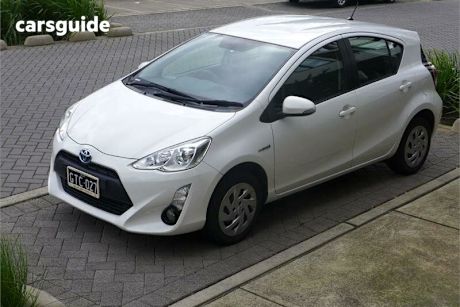 White 2016 Toyota Prius-C Hatchback Hybrid