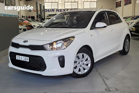 White 2020 Kia RIO Hatchback S