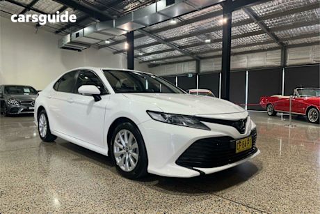 White 2018 Toyota Camry Sedan Ascent