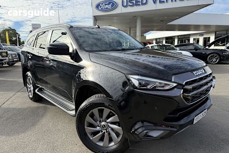 Black 2023 Isuzu MU-X SUV