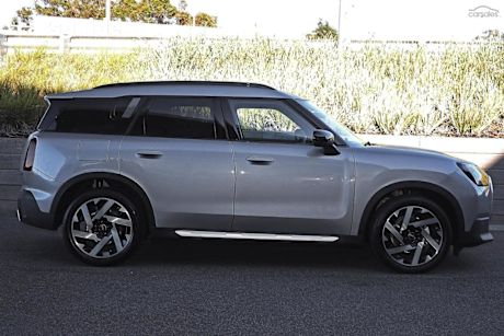 Silver 2024 Mini Countryman Wagon C Favoured (mhev)