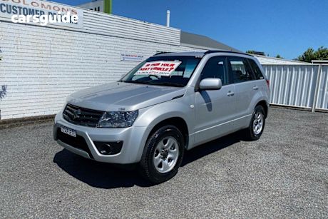 Silver 2013 Suzuki Grand Vitara Wagon Urban Navigator