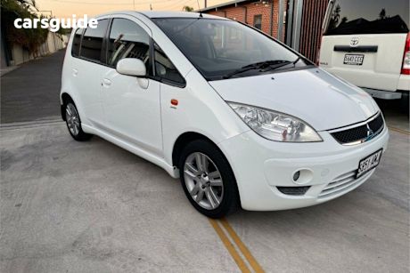 White 2011 Mitsubishi Colt Hatchback VR-X