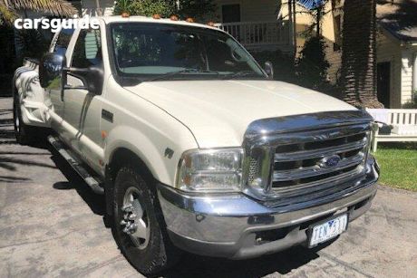 White 2005 Ford F250 Crew Cab Pickup XLT
