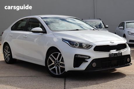 White 2019 Kia Cerato Sedan Sport