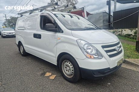 White 2017 Hyundai Iload Van 3S Liftback
