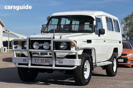 White 1988 Toyota Landcruiser (4X4) 11 Seat