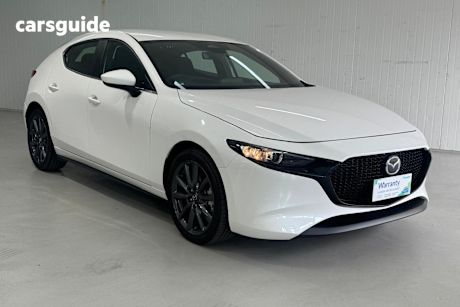 White 2024 Mazda 3 Hatchback G20 Evolve