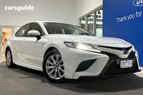 White 2018 Toyota Camry Sedan Ascent Sport