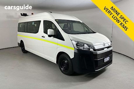 White 2020 Toyota Hiace Bus Commuter (12 Seats)