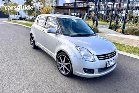 Silver 2009 Suzuki Swift Hatchback S