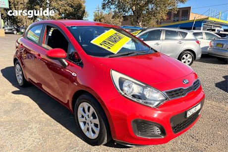 Red 2013 Kia RIO Hatchback S