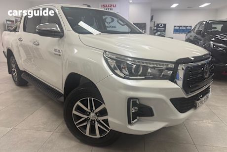 White 2020 Toyota Hilux Double Cab Pick Up SR5 (4X4)
