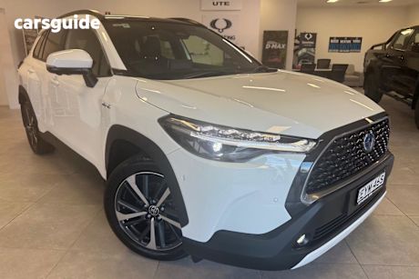 White 2023 Toyota Corolla Cross Wagon Atmos AWD Hybrid