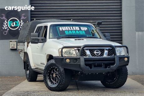 White 2004 Nissan Patrol Wagon ST