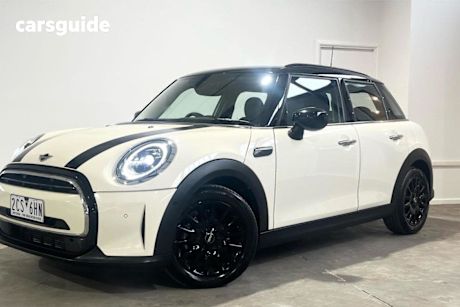 White 2021 Mini Cooper Hatchback Classic 5D Hatch