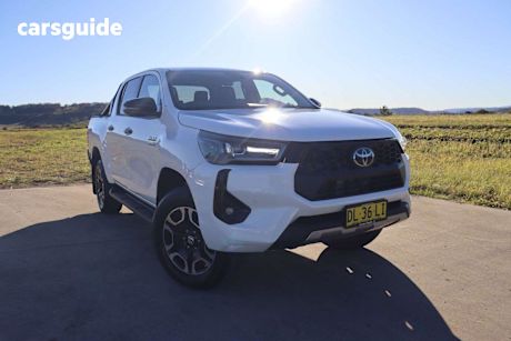 White 2024 Toyota Hilux Double Cab Pick Up SR5 + Premium Interior (4X4)
