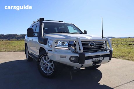 White 2017 Toyota Landcruiser Wagon VX (4X4)