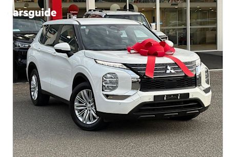 White 2023 Mitsubishi Outlander SUV ES F