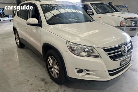 White 2011 Volkswagen Tiguan Wagon 125 TSI