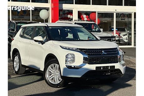 White 2023 Mitsubishi Outlander SUV ES F