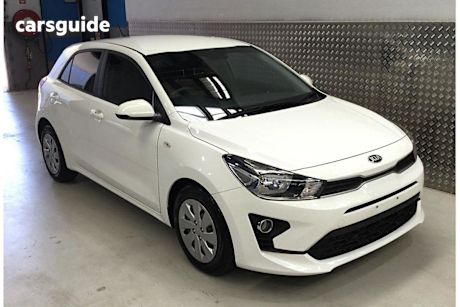 White 2020 Kia RIO Hatchback Sport
