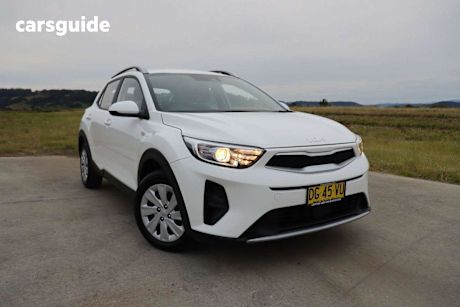 White 2023 Kia Stonic Wagon S