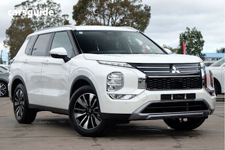 White 2025 Mitsubishi Outlander Wagon LS 4X4