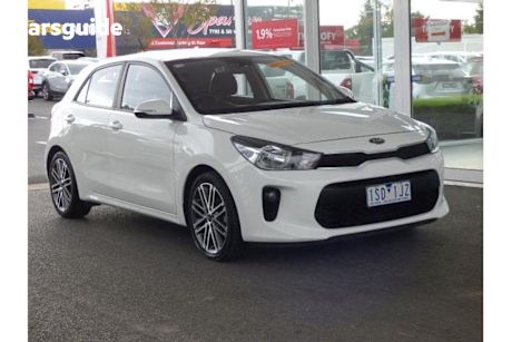 White 2020 Kia RIO Hatchback Sport