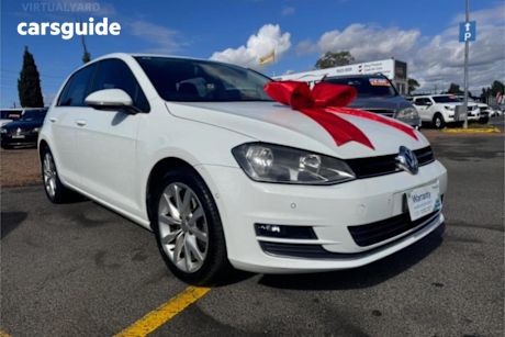 White 2010 Volkswagen Golf Hatchback 118 Tsi Comfortline